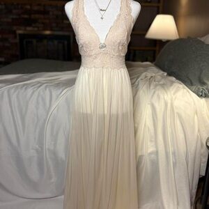 RARE Vintage SHADOWLINE Cream Sheer Lace Maxi Night Gown - Medium